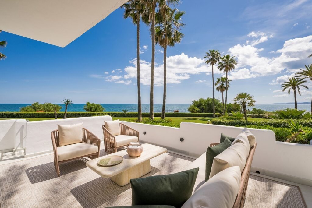 3 Bed Ground Floor Apartment for Sale in Estepona – South-Facing with Private Terrace
