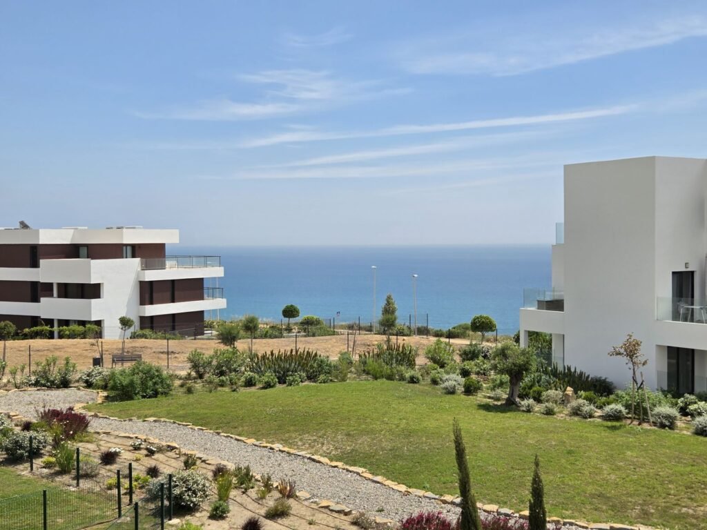 3 Bed Middle Floor Apartment for Sale in Estepona – Sea Views & Infinity Pool