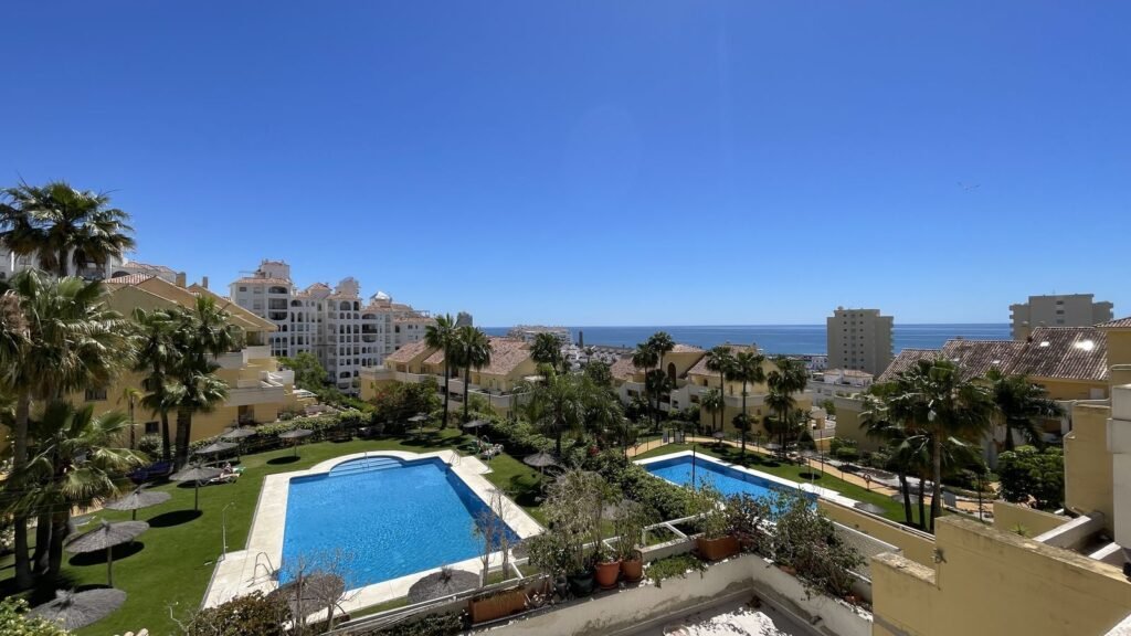 3 Bed Middle Floor Apartment for Sale in Estepona – Sea Views by the Port