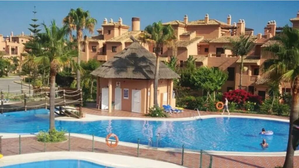 4 Bed Ground Floor Apartment for Sale in Estepona – South-Facing Resort Living