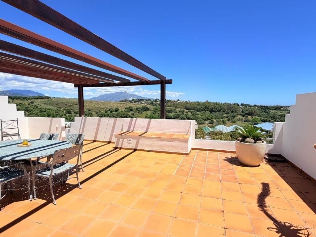 3 Bed Penthouse Duplex for Sale in Estepona – Rooftop Solarium & Sea Views