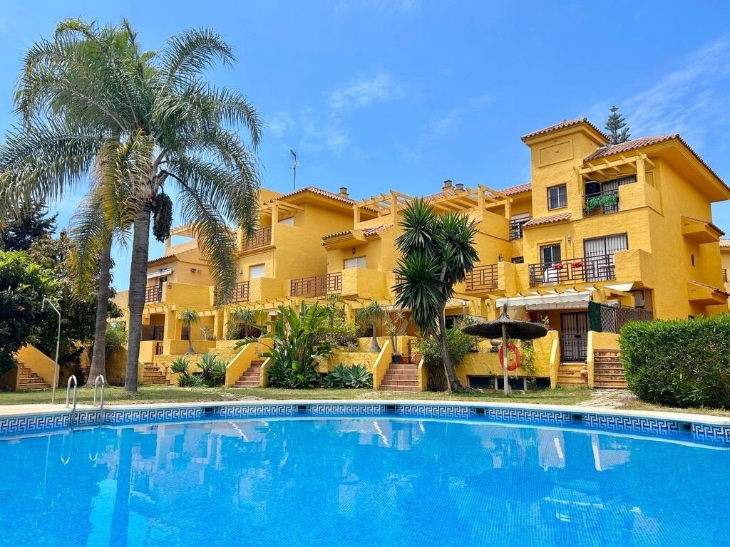 4 Bed Semi-Detached House for Sale in Estepona – Rooftop Terraces & Garage