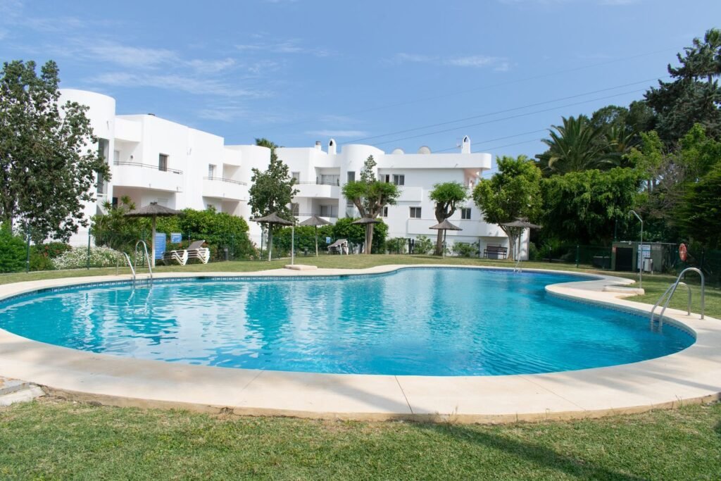 2 Bed Middle Floor Apartment for Sale in Estepona – Renovated Golf Retreat