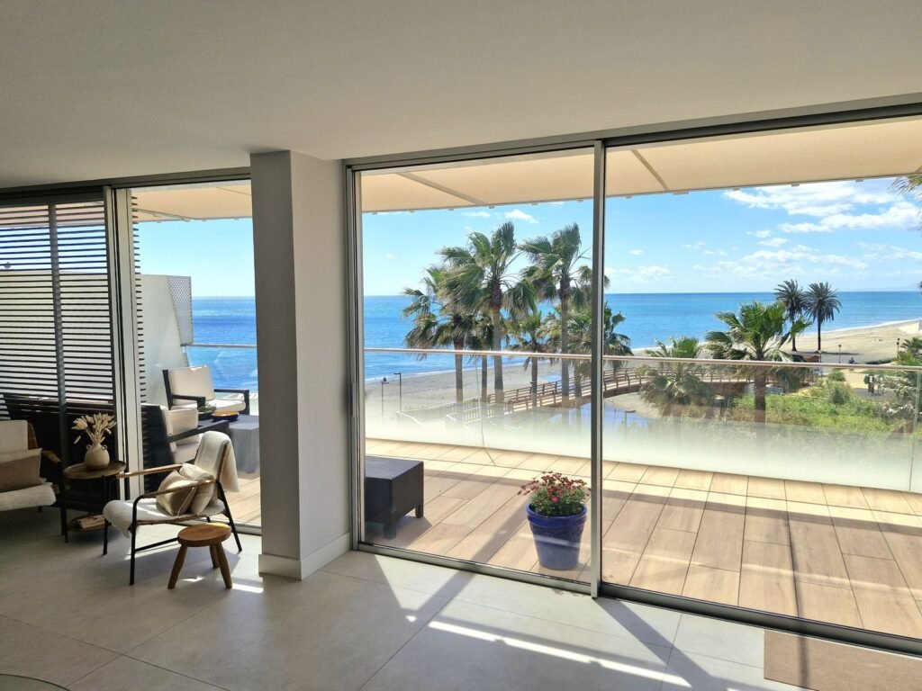 3 Bed Middle Floor Apartment for Sale in Estepona – Panoramic Sea Views