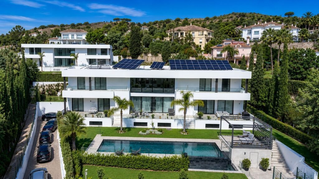 5 Bed Detached Villa for Sale in El Paraiso – Contemporary Home with Pool & Sea Views