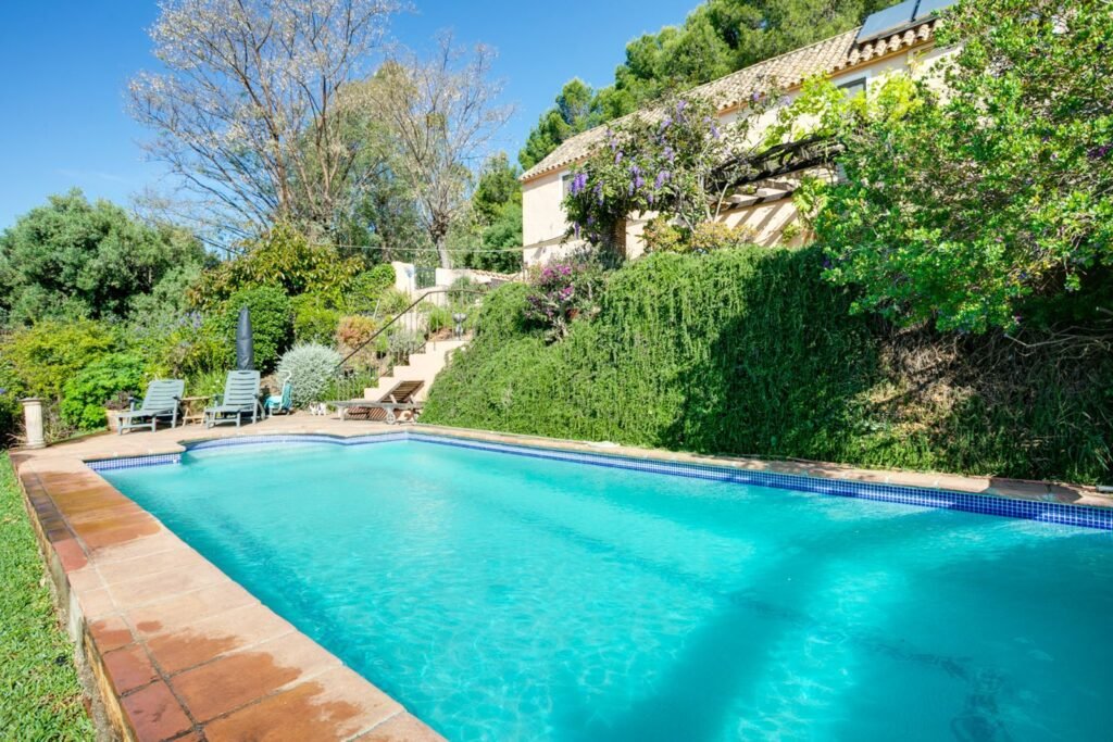 3 Bed Detached Villa for Sale in Estepona – Rustic Character with Sea & Valley Views