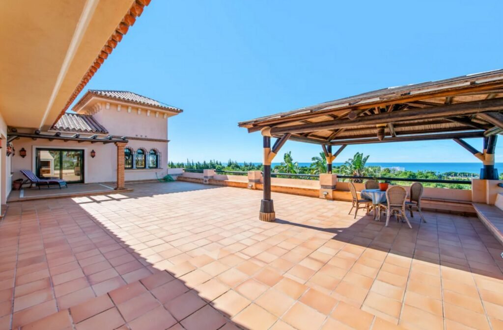 6 Bed Detached Villa for Sale in Estepona – Private Estate with Pool, Tennis & Equestrian Area