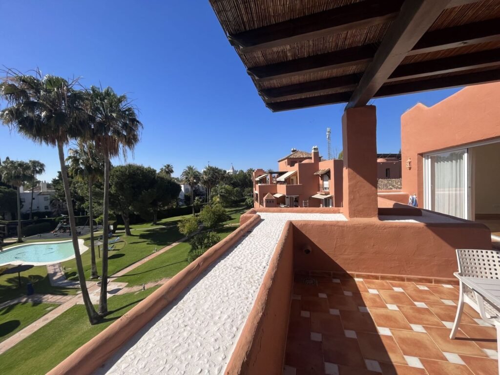 3 Bed Middle Floor Apartment for Sale in Estepona – Renovated with Pool Views