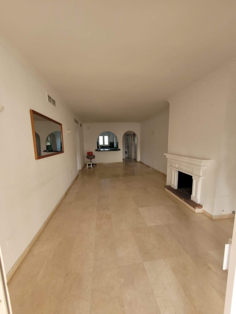 3 Bed Middle Floor Apartment for Sale in Estepona – Seafront with Pool & Terrace
