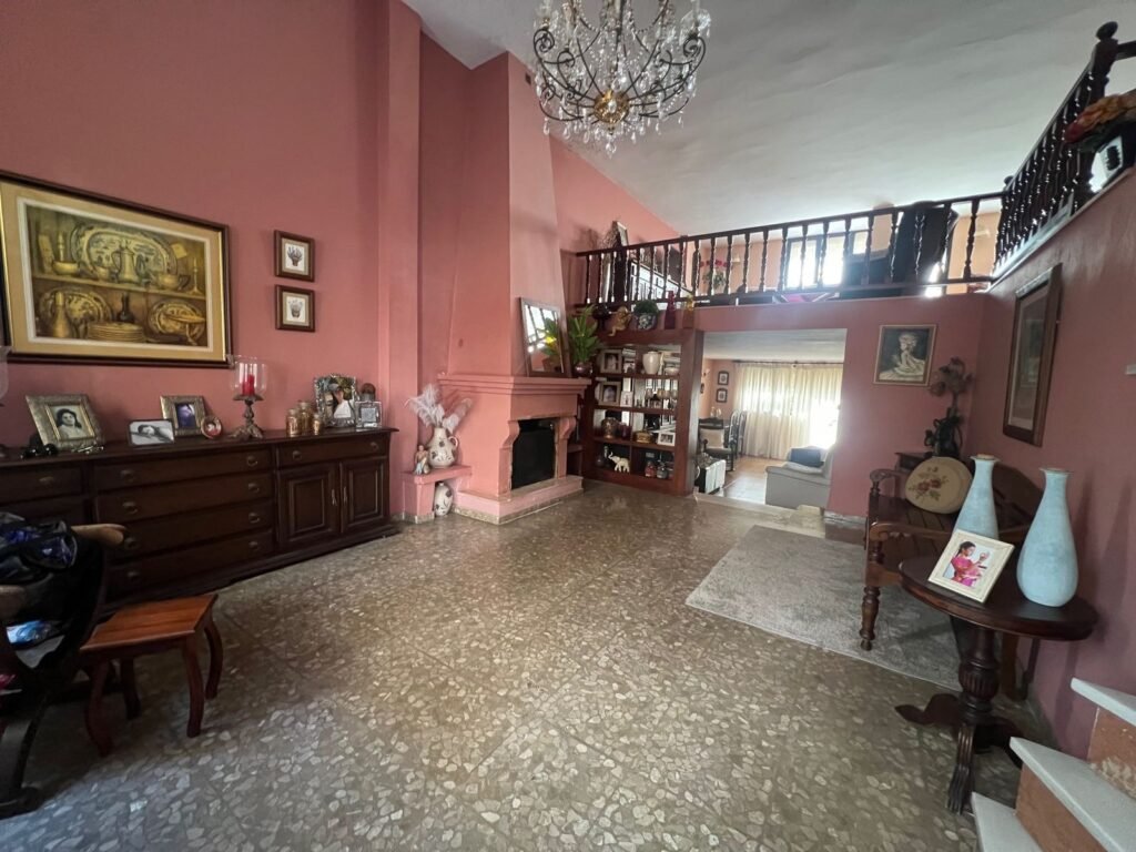 6 Bed Semi-Detached House for Sale in Estepona – 3 Floors, Garage & Roof Terrace