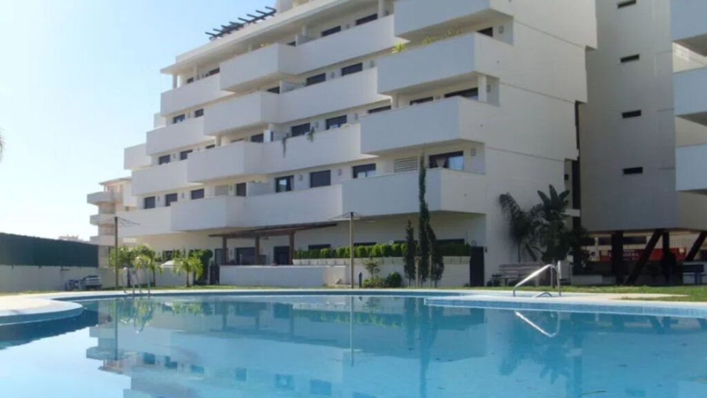 3 Bed Ground Floor Apartment for Sale in Estepona – Terrace & Pool