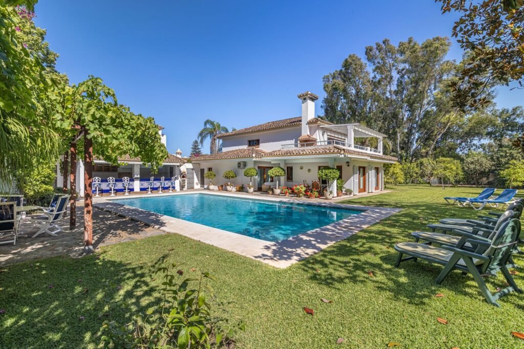 5 Bed Detached Villa for Sale in Cancelada – Beachside Plot with Private Pool