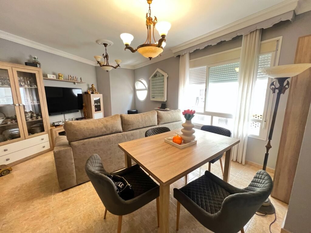 2 Bed Middle Floor Apartment for Sale in Estepona – 180m from Beach