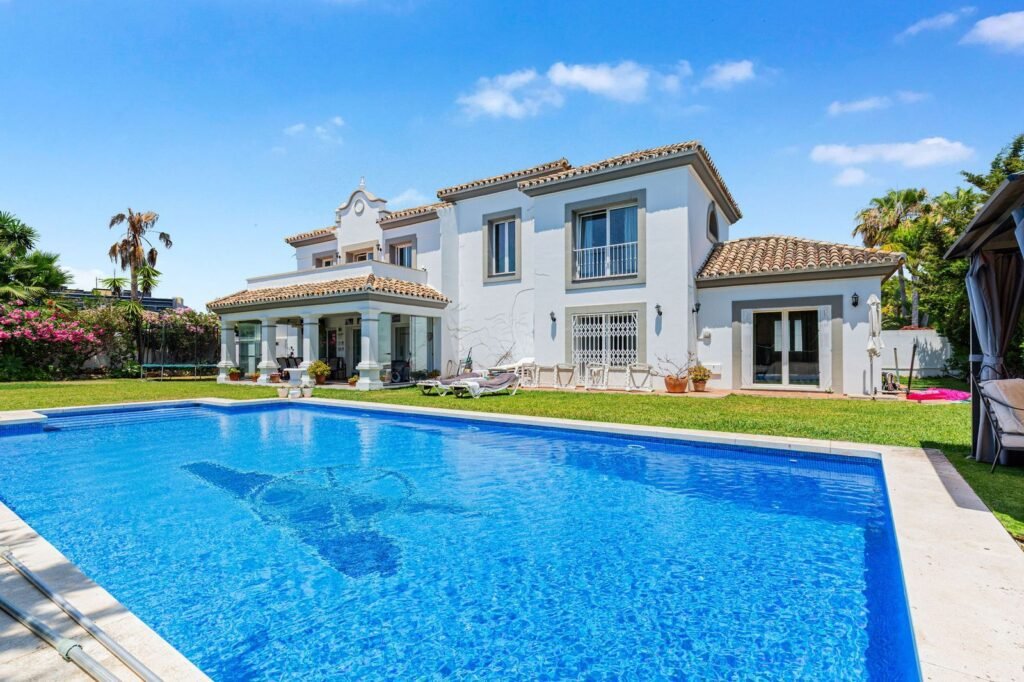 4 Bed Detached Villa for Sale in Estepona – Andalusian Character by the Sea