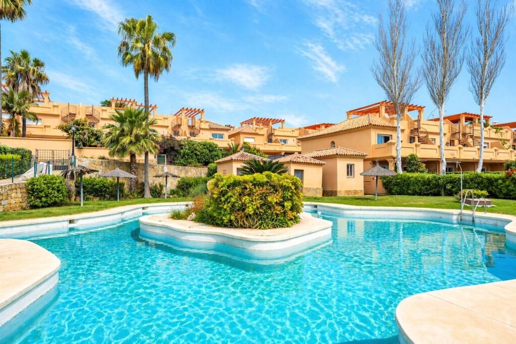 3 Bed Townhouse for Sale in Estepona – Renovated Home with Solarium & Sea Views