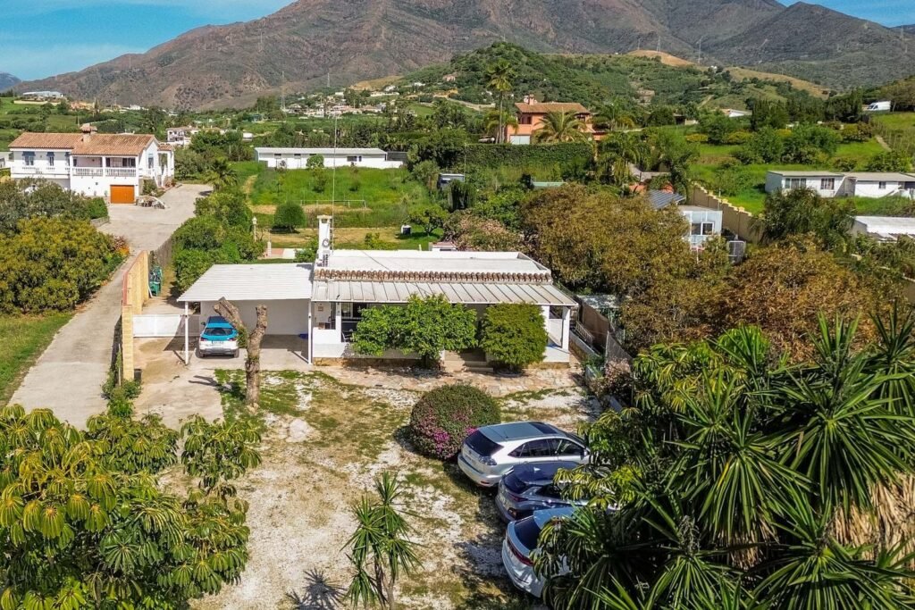 2 Bed Detached Villa for Sale in Estepona – Pool, Stables & 2,800 m² Plot