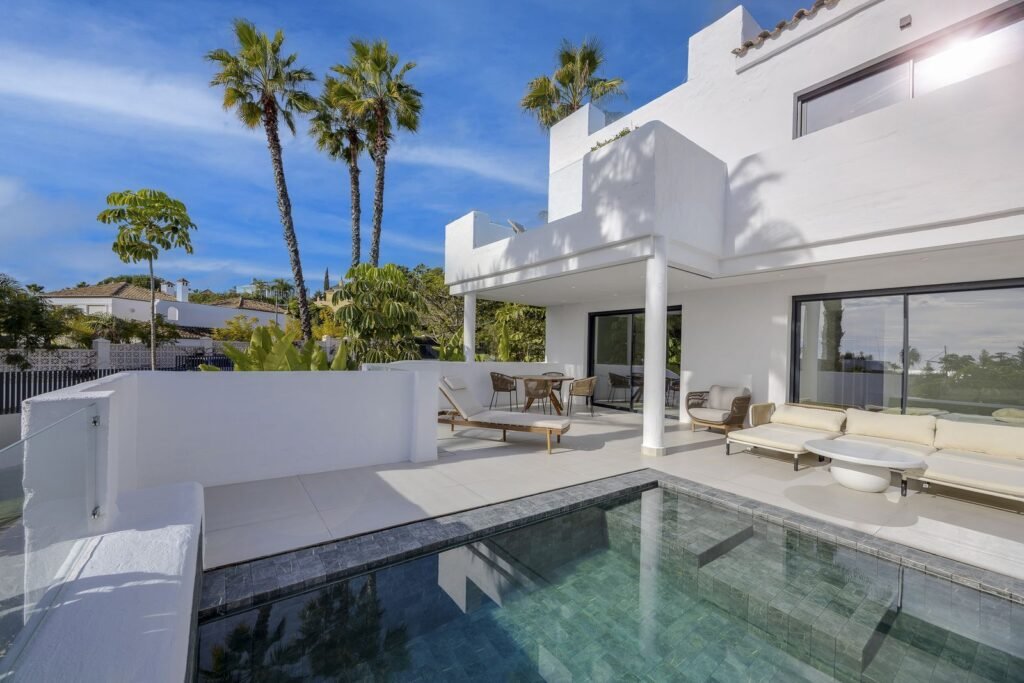 4 Bed Duplex for Sale in El Paraiso – Private Pool & 35 m² Terrace