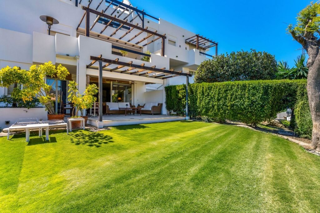 3 Bed Ground Floor Apartment for Sale in Estepona – Garden Living in Las Jacarandas