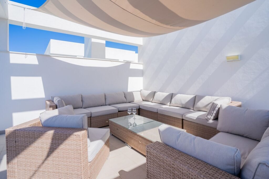 3 Bed Penthouse for Sale in Estepona – Near Old Town with Rooftop Terrace & Pool