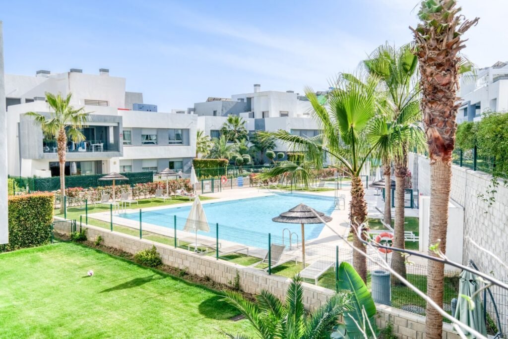 2 Bed Middle Floor Apartment for Sale in Estepona – Spa, Pools & Gym
