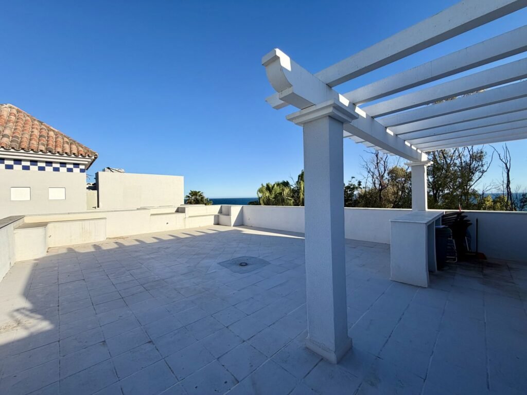 2 Bed Penthouse Duplex for Sale in Estepona – Corner Unit with 100 m² Solarium