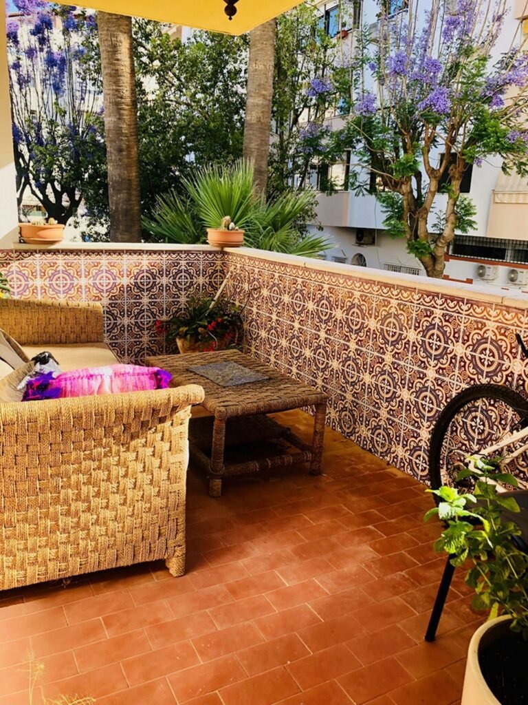 4 Bed Middle Floor Apartment for Sale in Estepona – Historic Centre with Terrace