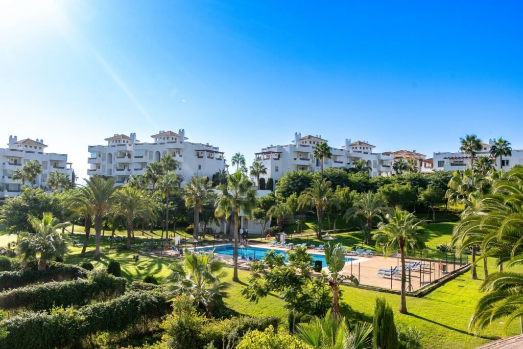 3 Bed Middle Floor Apartment for Sale in Estepona – 3 Terraces & Resort Facilities