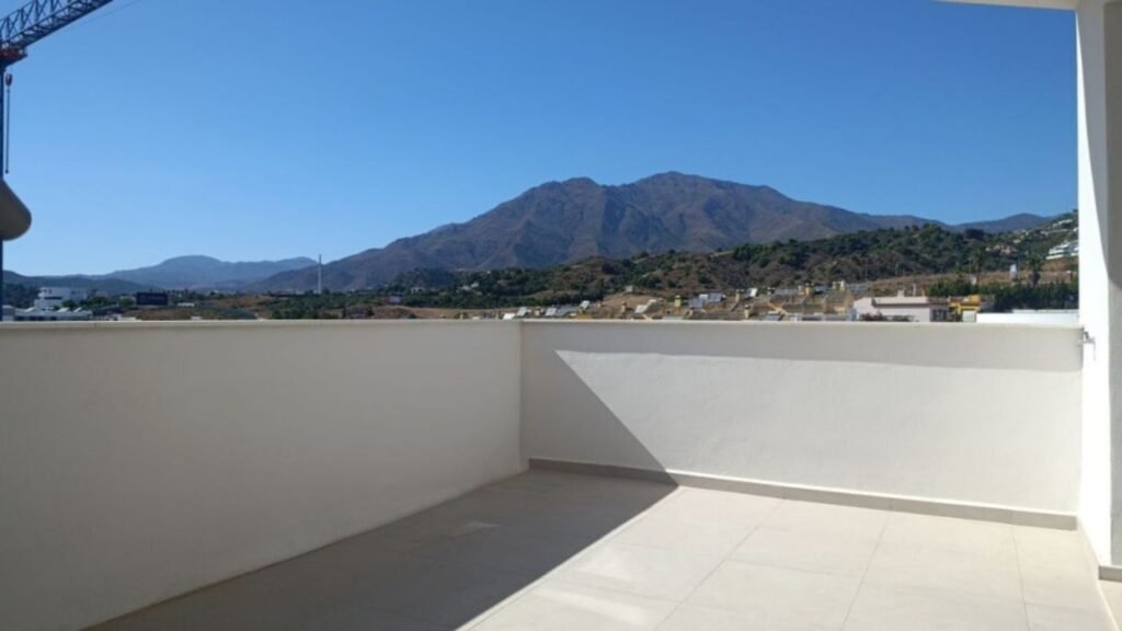 2 Bed Ground Floor Apartment for Sale in Estepona – 60 m² Terrace & Sea Views