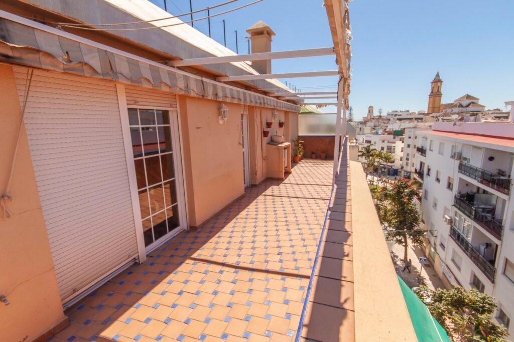 4 Bed Penthouse for Sale in Estepona – Renovation Project with Two Terraces