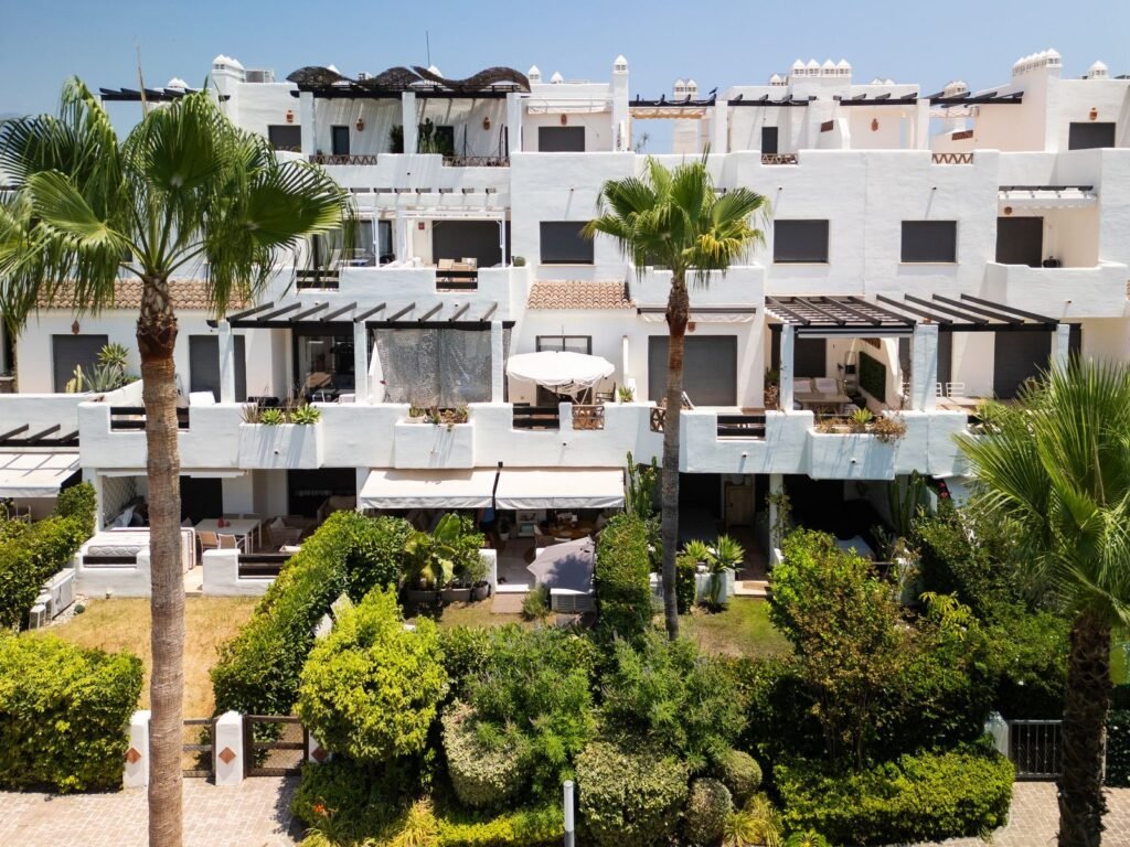 2 Bed Ground Floor Apartment for Sale in Selwo – Two Terraces & Private Garden