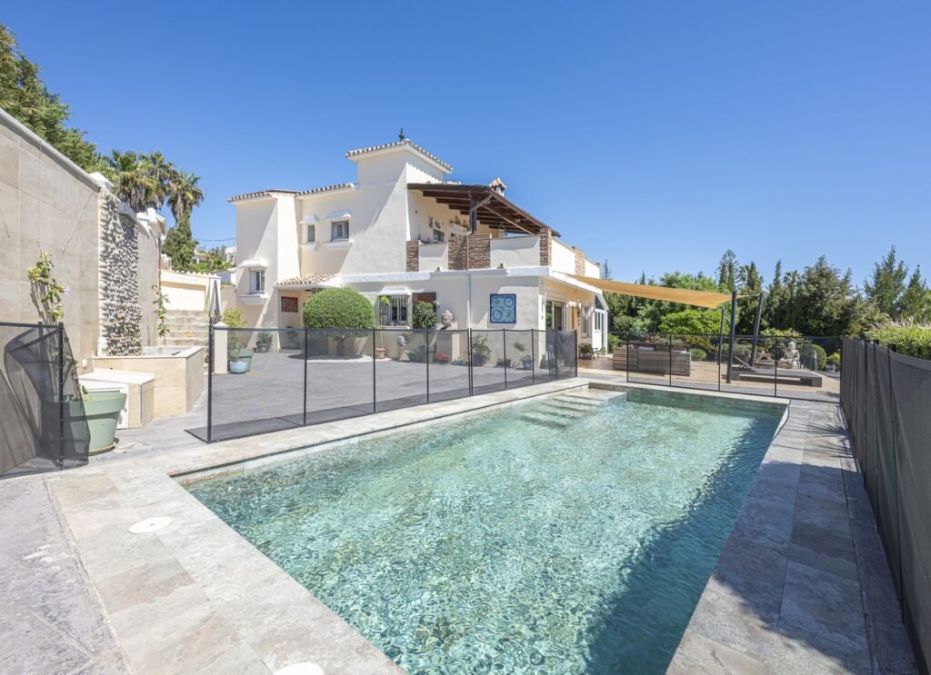 6 Bed Detached Villa for Sale in Estepona – Sea Views, Pool & Second Plot