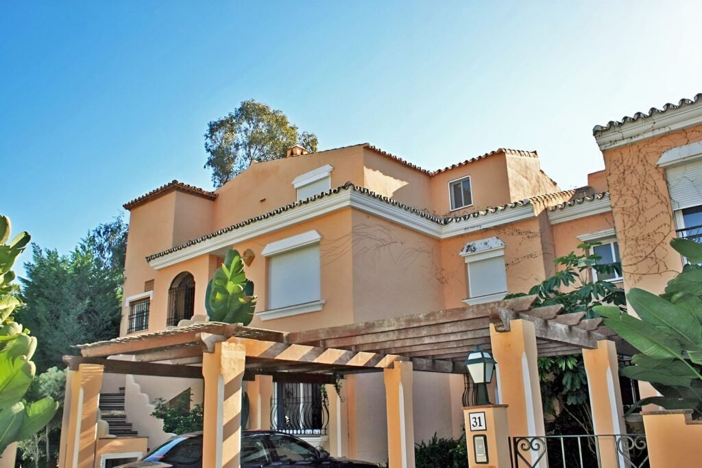 4 Bed Penthouse Duplex for Sale in New Golden Mile – Beachfront Independent Apartment