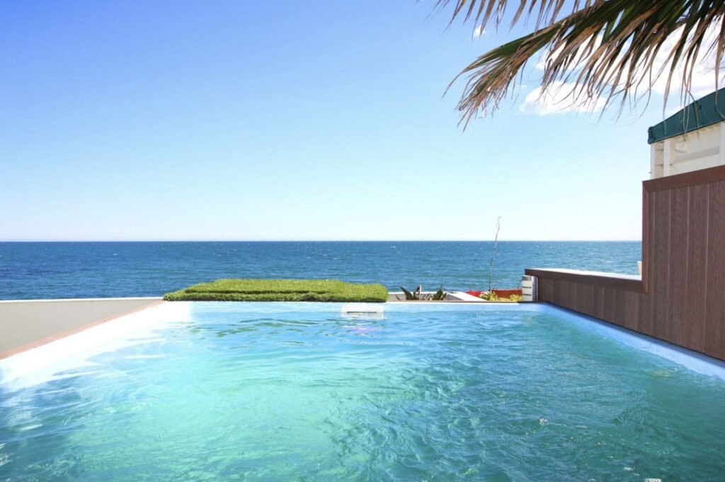 4 Bed Duplex for Sale in Estepona – Sea-Front Garden & Private Pool