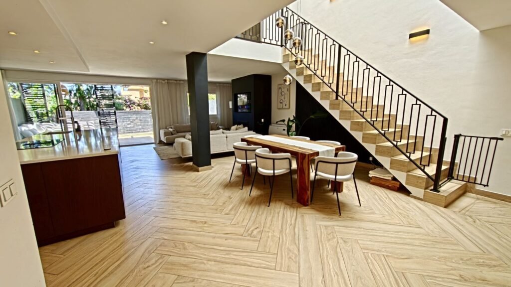4 Bed Townhouse for Sale in Atalaya – Guest Apartment & Rooftop Solarium