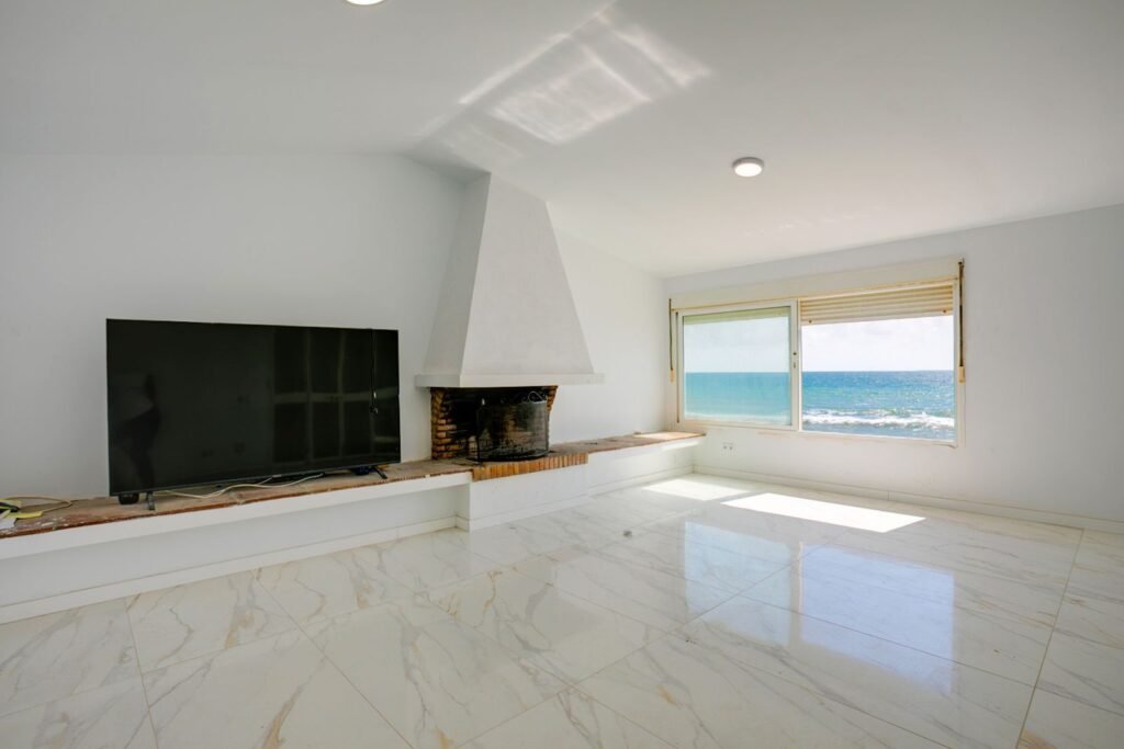 3 Bed Detached Villa for Sale in Estepona – Frontline Beach with Sea Access