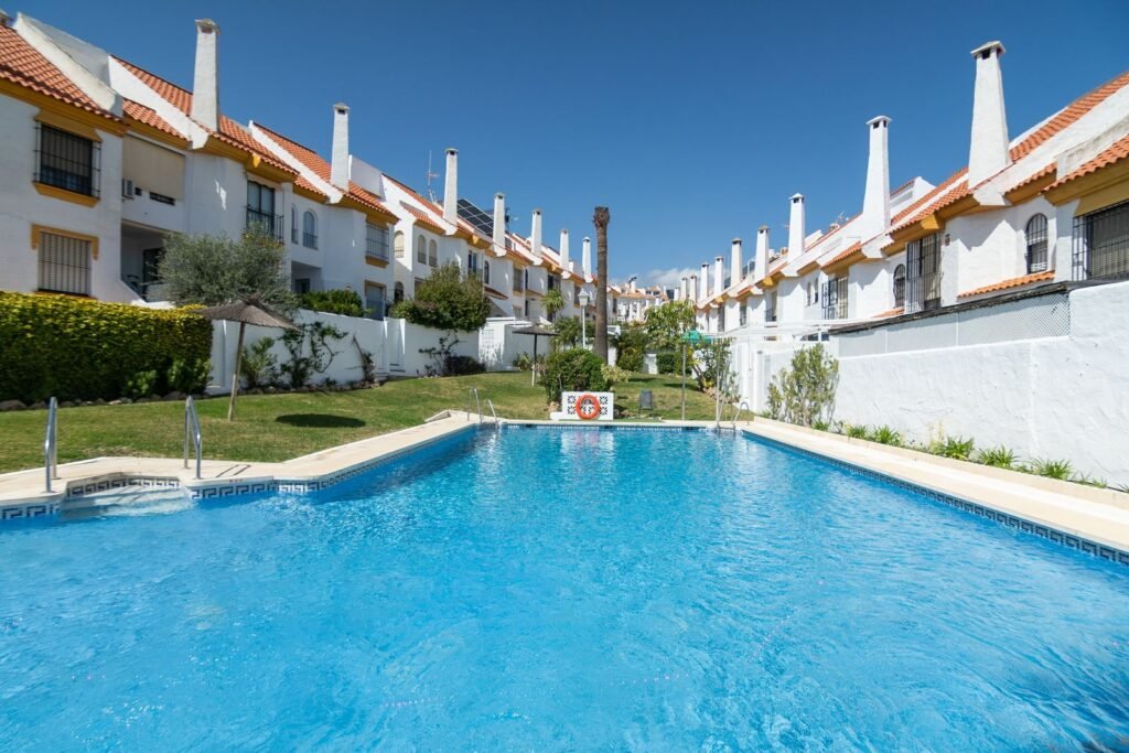 3 Bed Townhouse for Sale in Estepona – Seghers, Three Pools & Sea Nearby