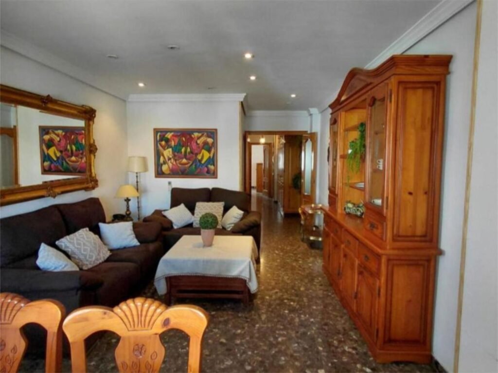 3 Bed Middle Floor Apartment for Sale in Estepona – Furnished Near Sea