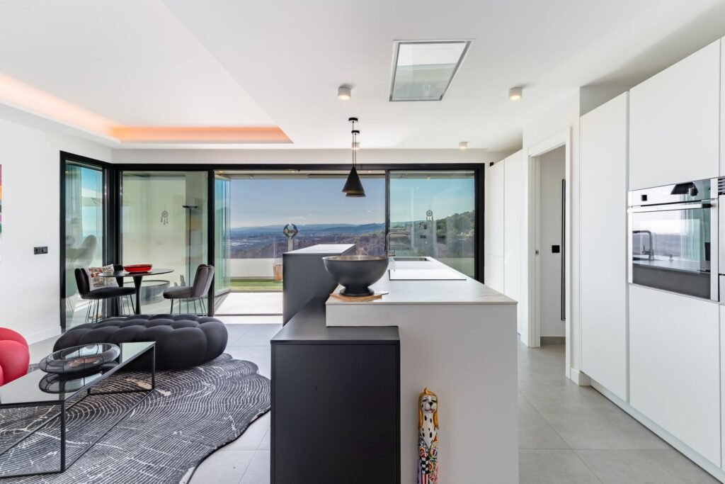 3 Bed Penthouse for Sale in Estepona – 360° Views & 400 m² of Space