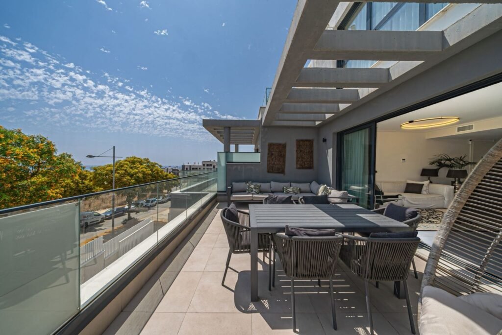 3 Bed Middle Floor Apartment for Sale in Estepona – West-Facing with Pool