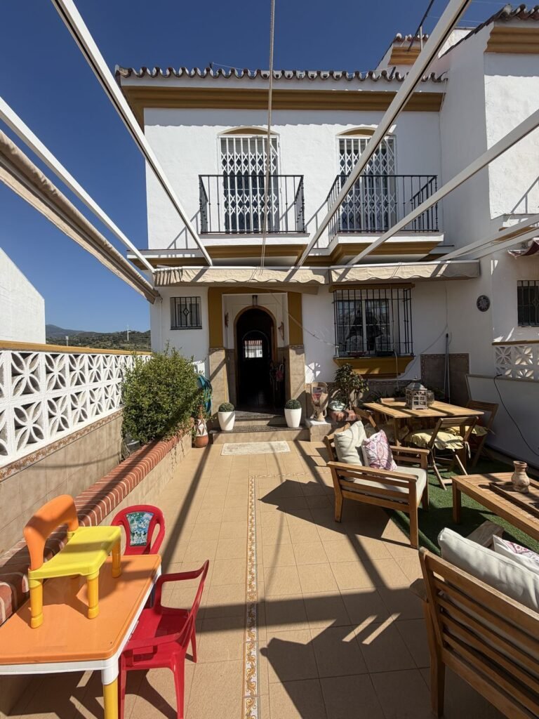 3 Bed Townhouse for Sale in Estepona – 3-Floor Home with 3-Car Garage