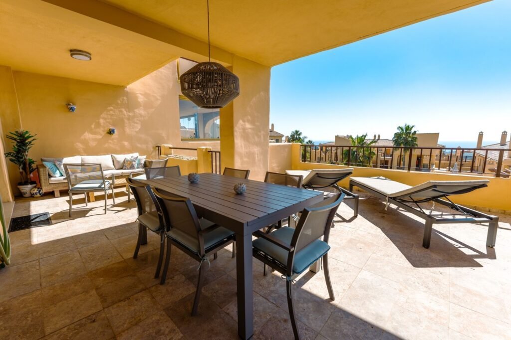 2 Bed Middle Floor Apartment for Sale in Atalaya – South-Facing Sea Views