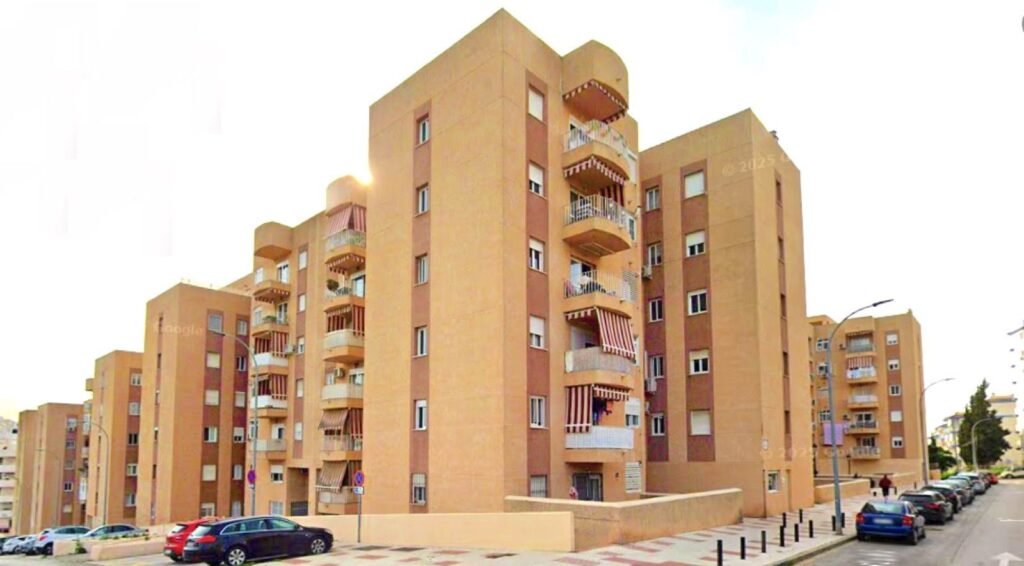 4 Bed Penthouse for Sale in Estepona – Modern Home with Terrace & Balcony