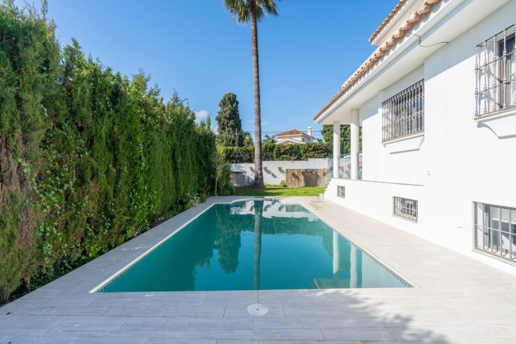 5 Bed Detached Villa for Sale in El Paraiso – Guest Apartment & Outdoor Kitchen