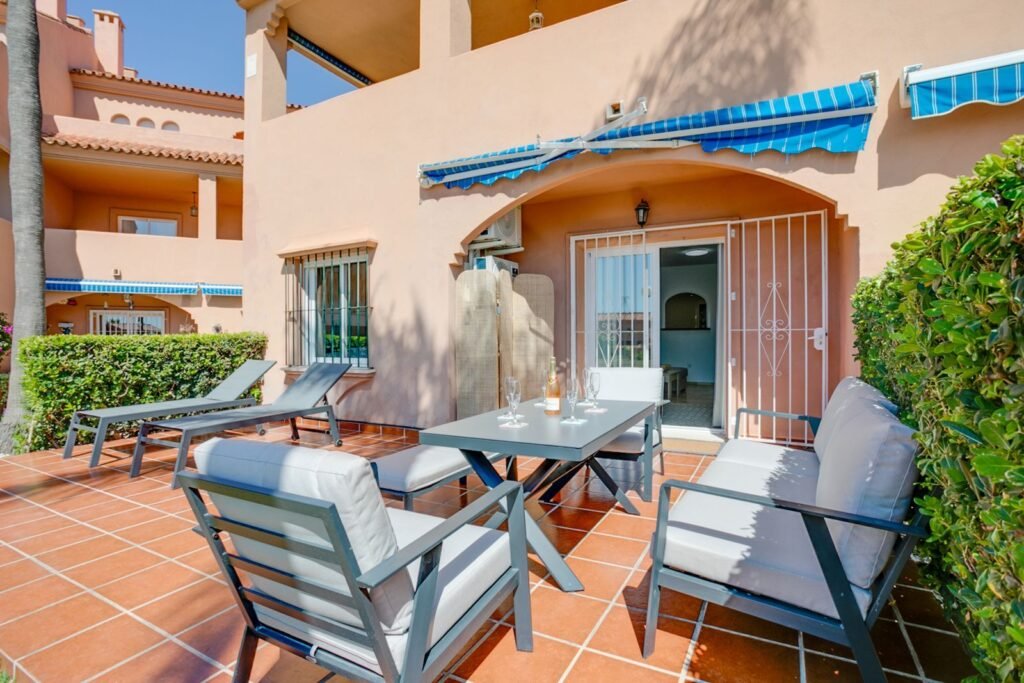 2 Bed Ground Floor Apartment for Sale in Estepona – Tourist Licence & Pool