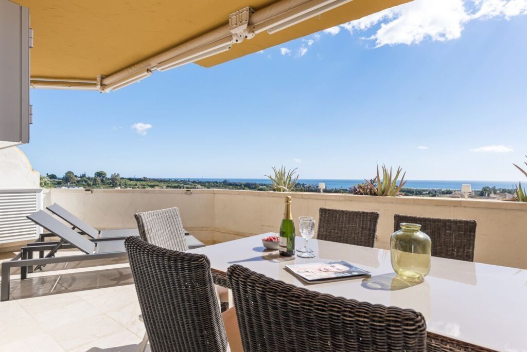 2 Bed Middle Floor Apartment for Sale in Estepona – Sea Views & Rental Licence