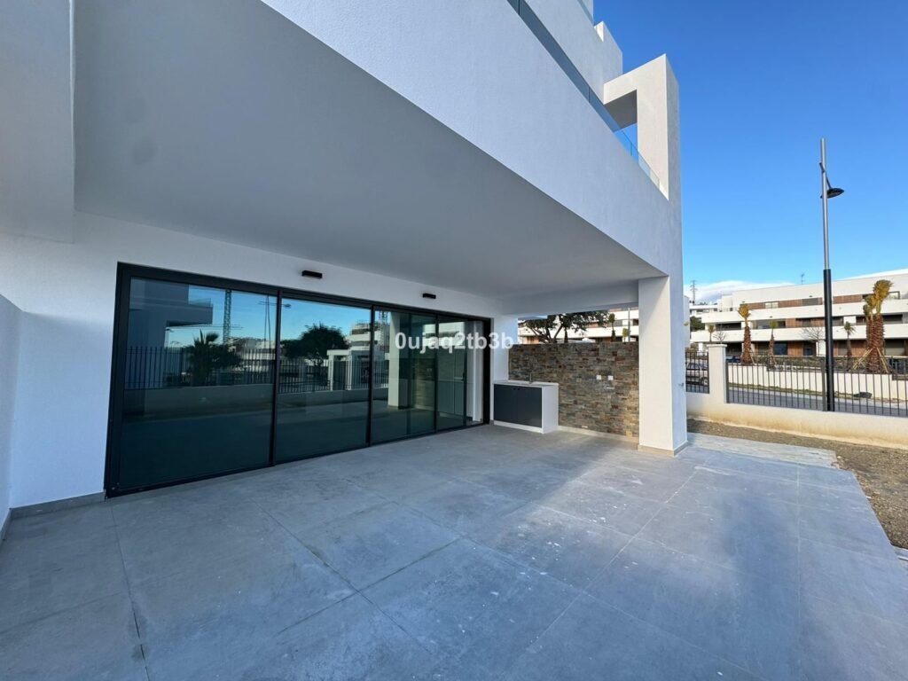 3 Bed Middle Floor Apartment for Sale in Estepona – Sea Views & 63 m² Terrace