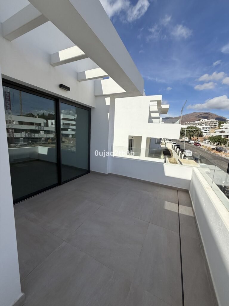 3 Bed Penthouse for Sale in Estepona – Sea Views & 104m² Terrace
