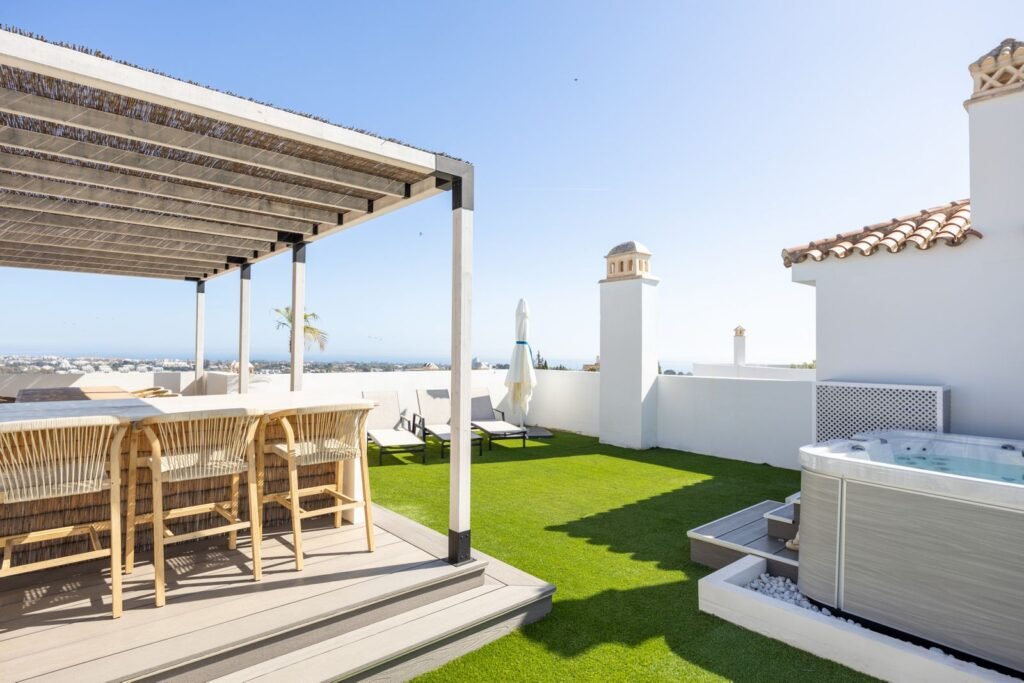 3 Bed Penthouse for Sale in El Paraiso – Private Rooftop Jacuzzi & Sea Views