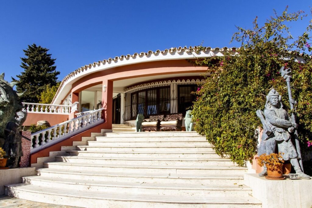 6 Bed Detached Villa for Sale in Estepona – La Gaspara Villa with Sea Views