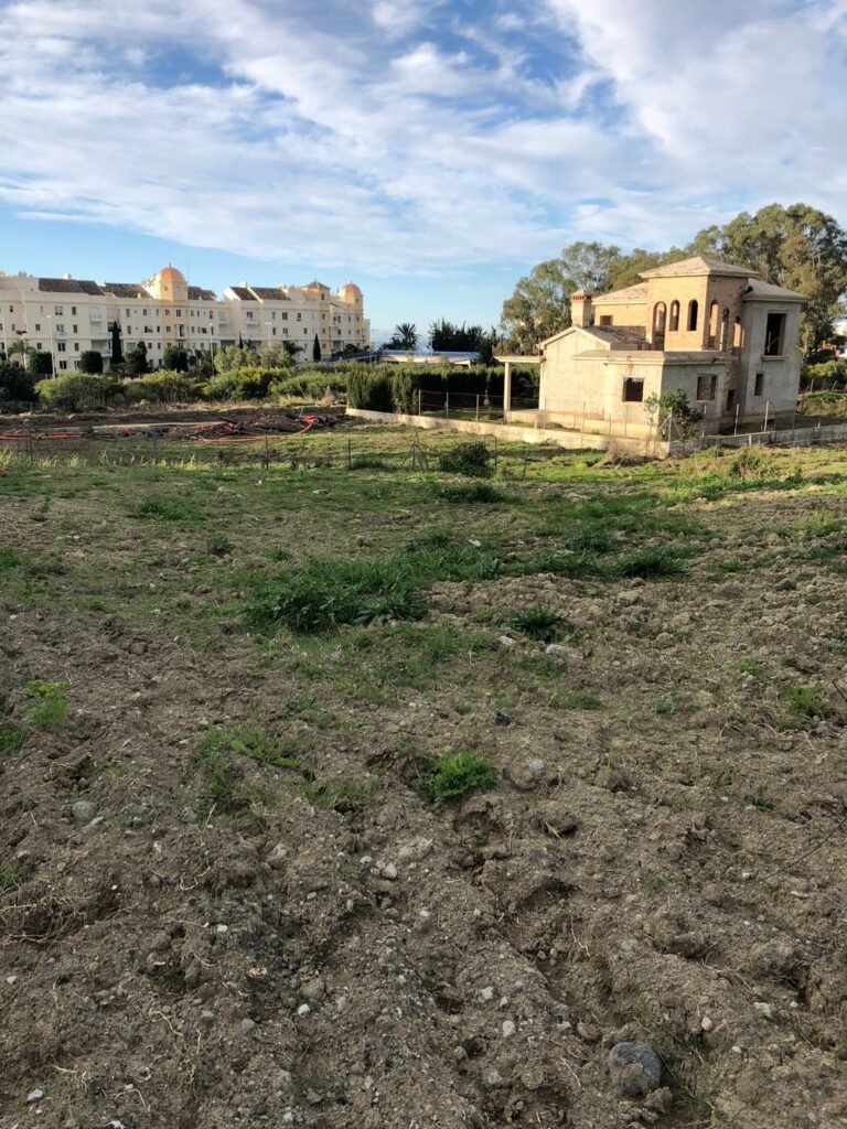 Residential Plot for Sale in Selwo – 500 m² Urban Plot for Villa